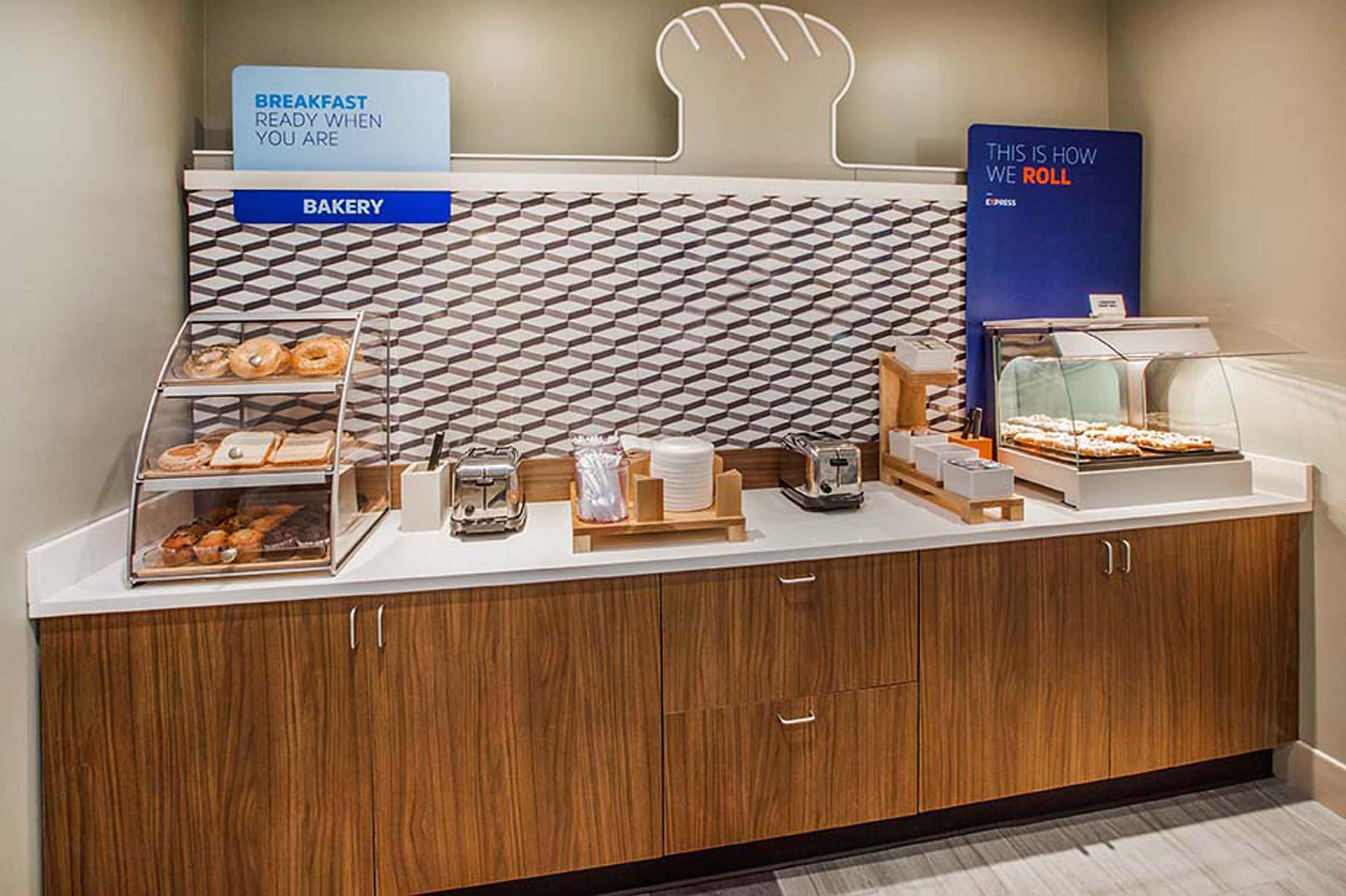 Holiday Inn Express Tallahassee By Ihg Exterior foto